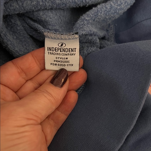 Summer Fridays New York Sweatshirt - Picture 7 of 8